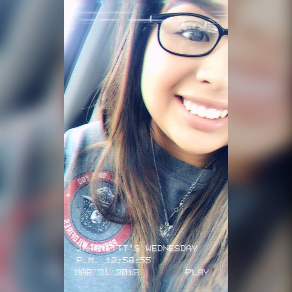 Meet your Posher, Janet - Picture 1 of 4